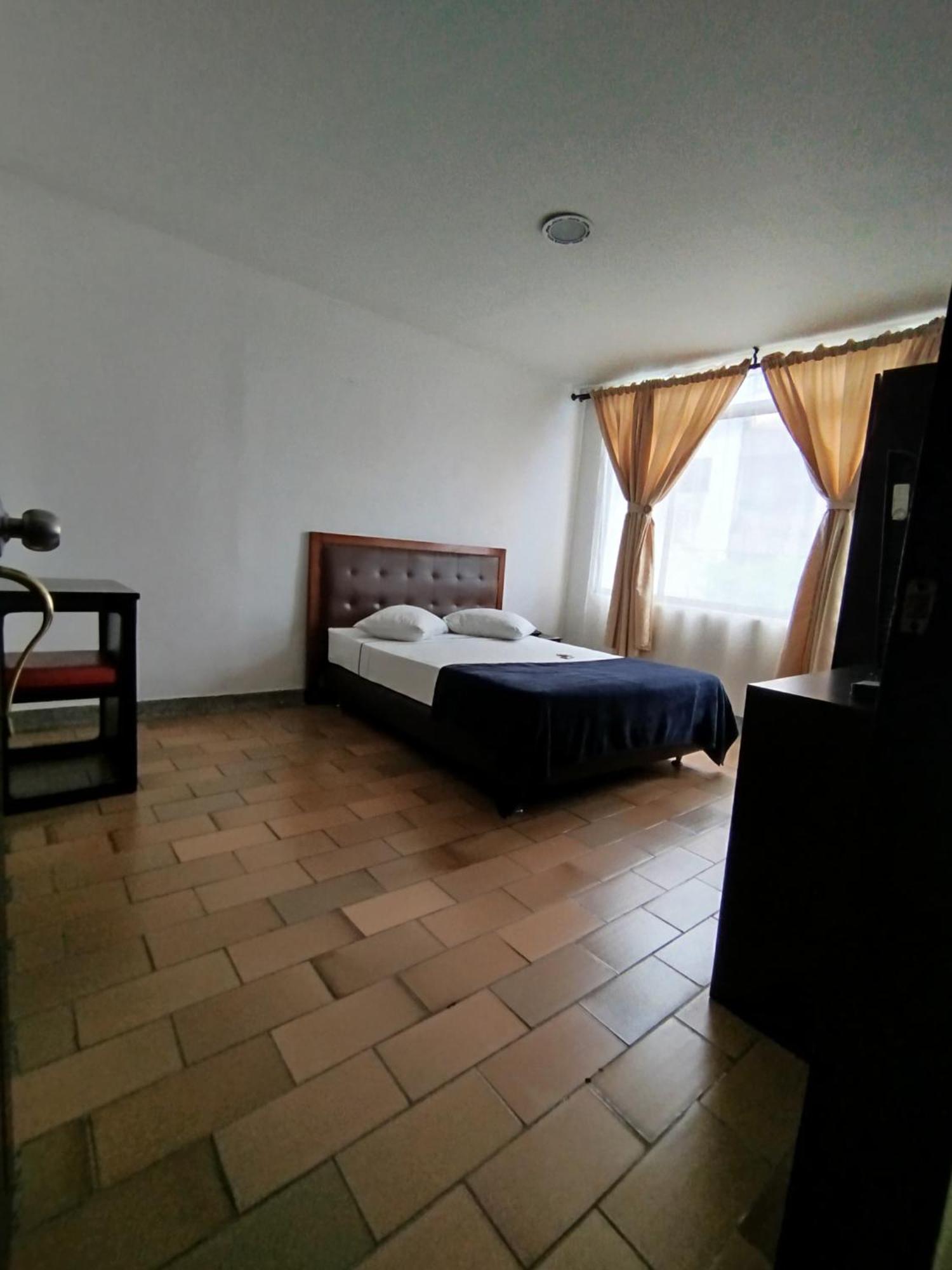 Catalina Plaza 3*