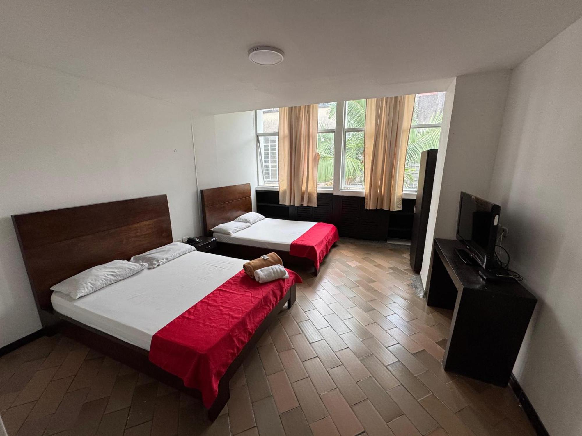 Catalina Plaza Hotel 3*