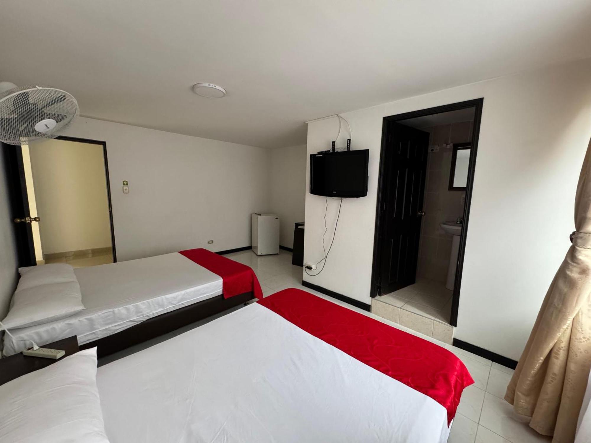 Hotel Catalina Plaza 3*