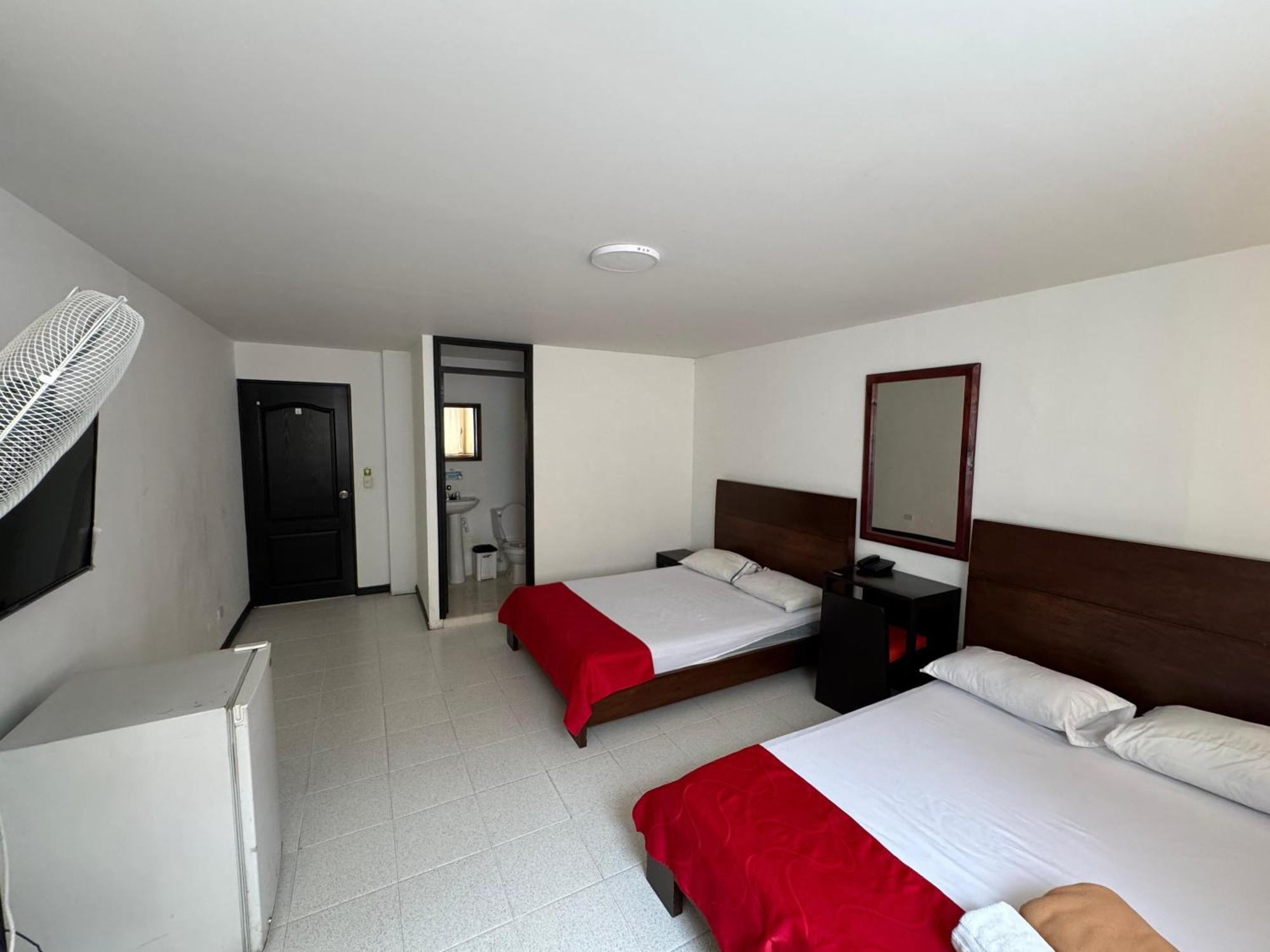 Catalina Plaza Hotel 3*