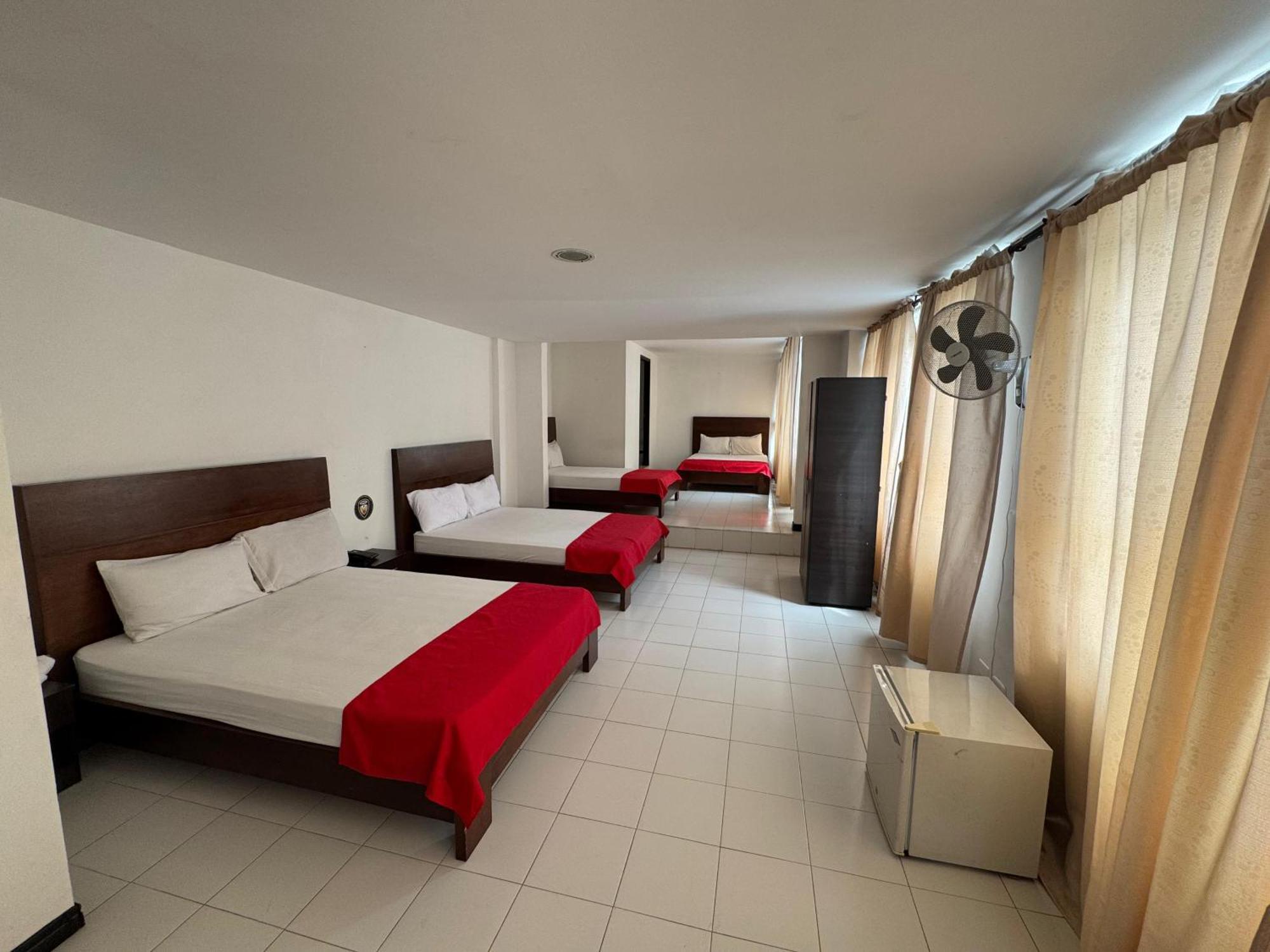 Catalina Plaza 3*