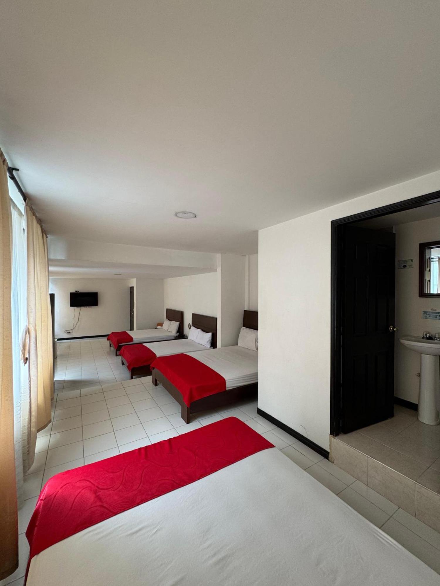 Hotel Catalina Plaza 3*
